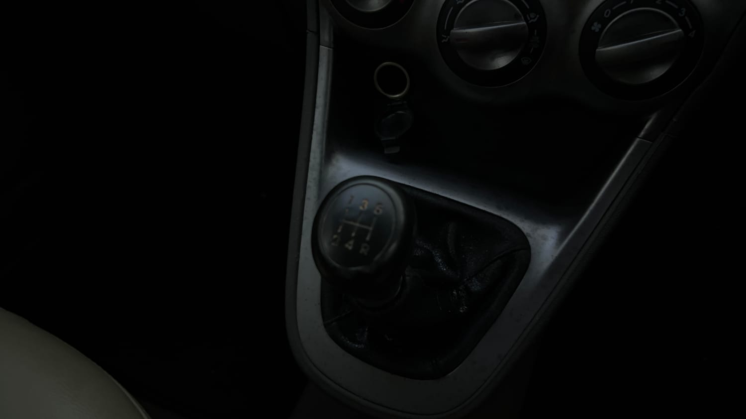Used 2014 Hyundai i10 Sportz 1.1 iRDE2 Petrol Manual interior GEAR  KNOB VIEW