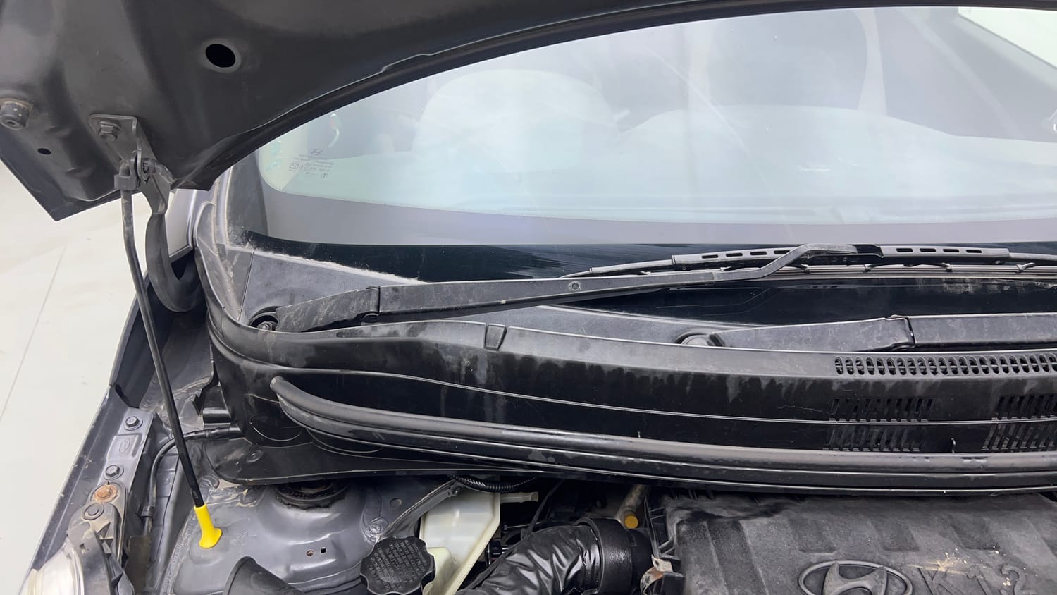 Used 2018 Hyundai Grand i10 Sportz (O) 1.2 Kappa VTVT Petrol Manual engine ENGINE RIGHT SIDE HINGE & APRON VIEW