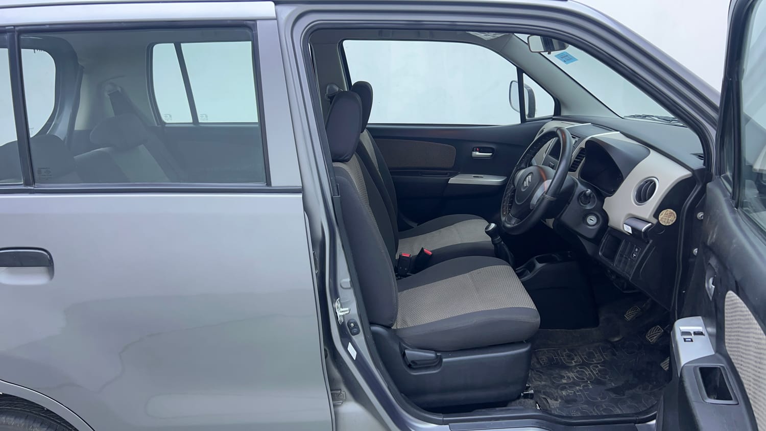 Used 2014 Maruti Suzuki Wagon R LXI Petrol Manual interior RIGHT SIDE FRONT DOOR CABIN VIEW