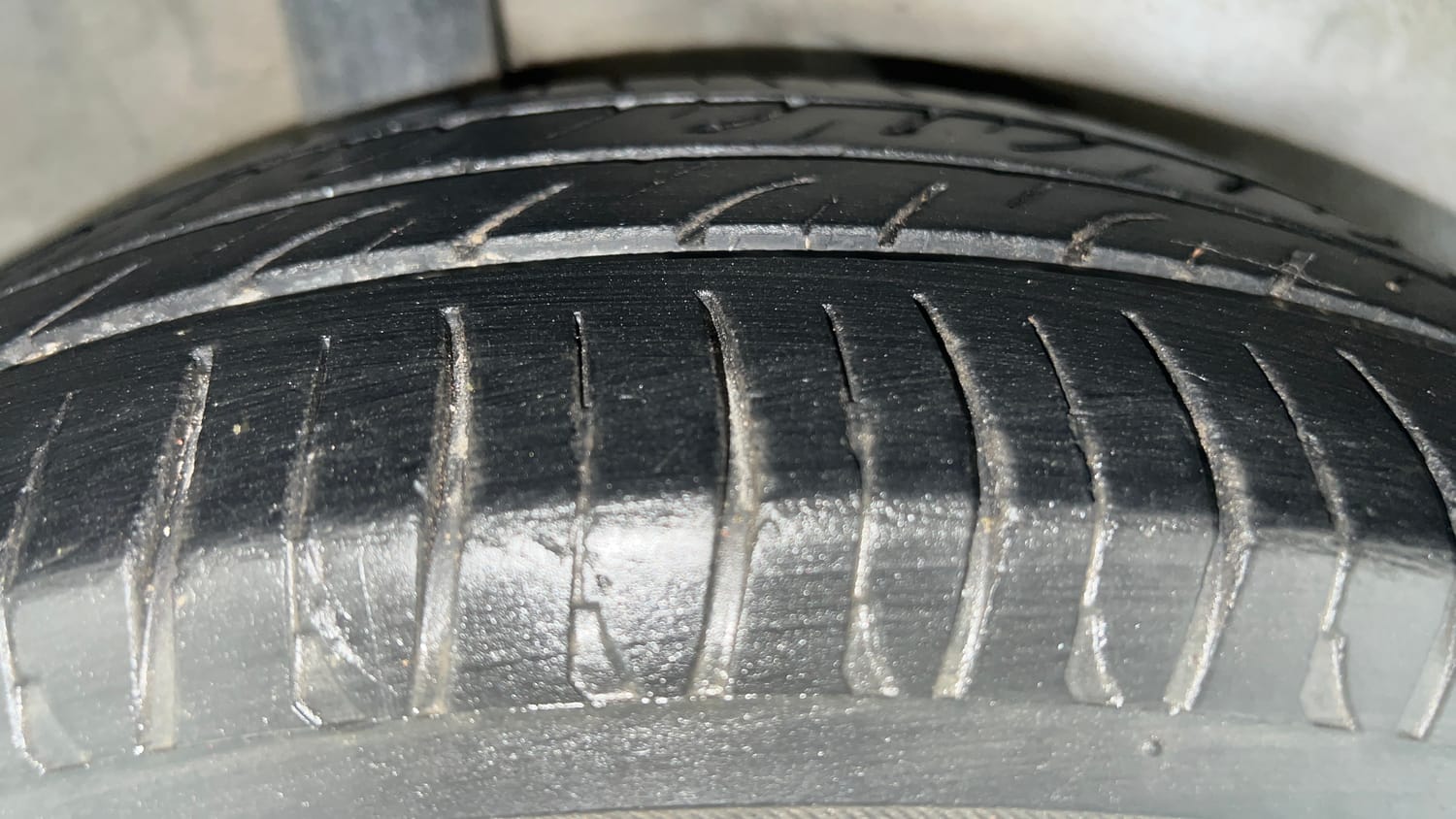 Used 2015 Honda City VX CVT Petrol Automatic tyres RIGHT REAR TYRE TREAD VIEW