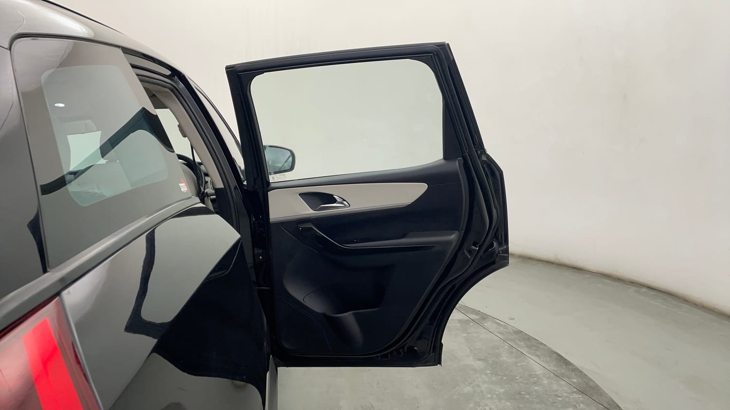 Used 2024 Mahindra XUV700 AX7 Luxury Pack Diesel MT 7 STR Diesel Manual interior RIGHT REAR DOOR OPEN VIEW
