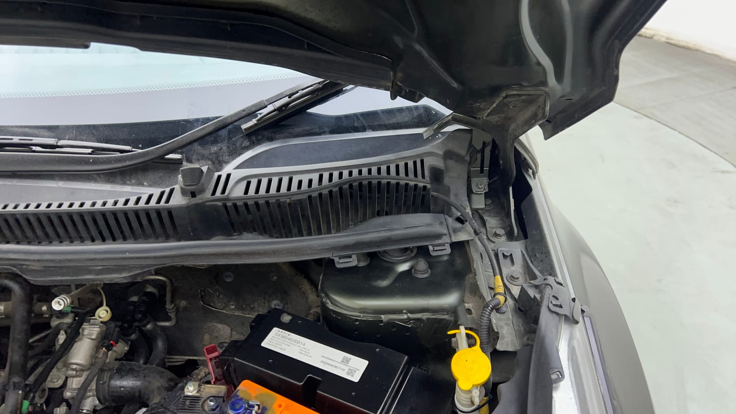 Used 2021 Tata Nexon XZ Plus Petrol Manual engine ENGINE LEFT SIDE HINGE & APRON VIEW