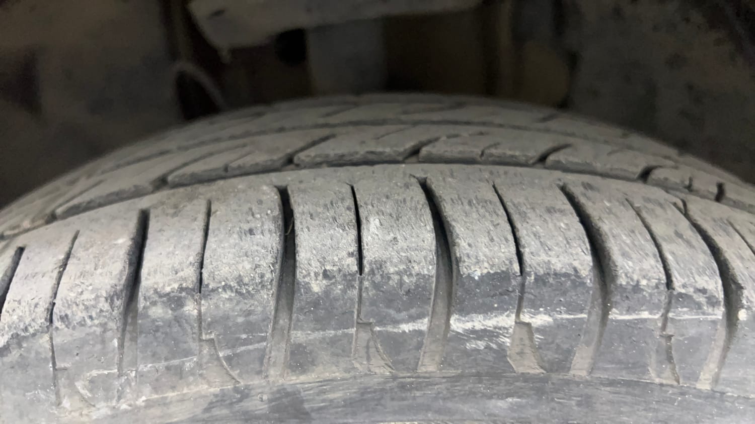 Used 2016 Tata Tiago Revotron XZ Petrol Manual tyres LEFT FRONT TYRE TREAD VIEW