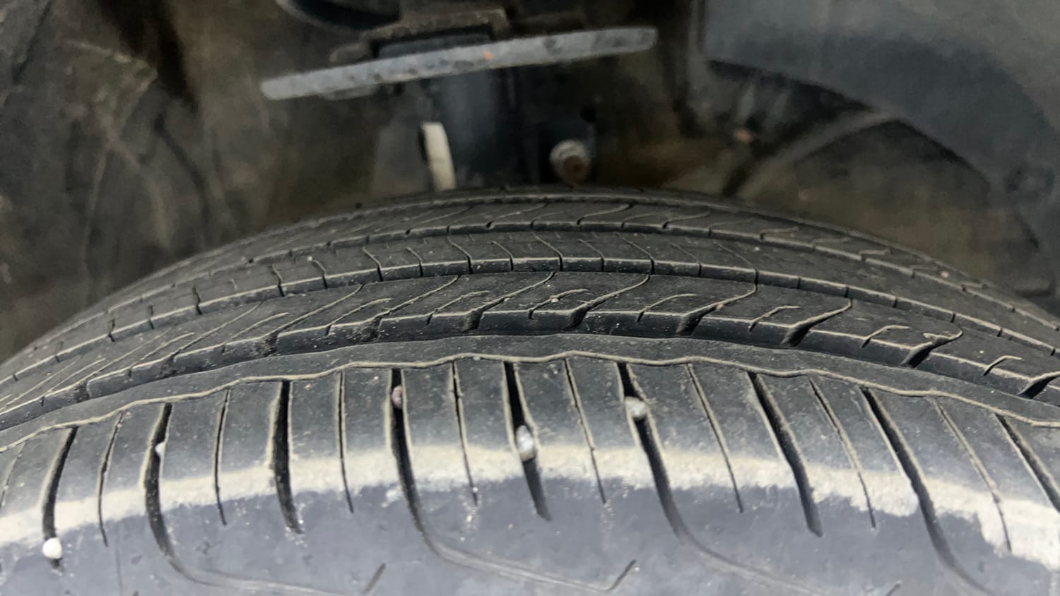 Used 2023 Maruti Suzuki Fronx Delta Plus 1.2L AGS Petrol Automatic tyres RIGHT FRONT TYRE TREAD VIEW