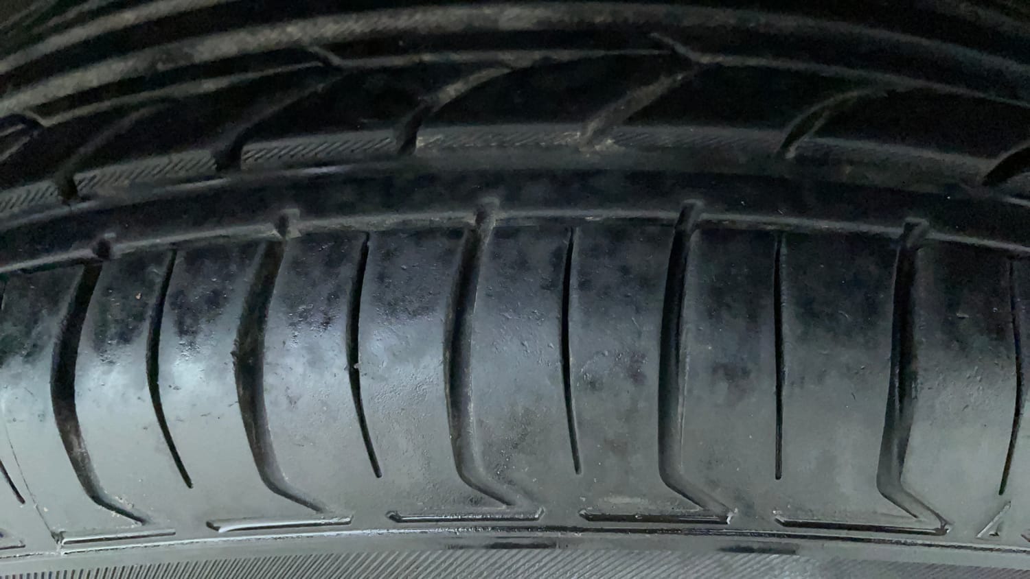 Used 2015 Hyundai Elite i20 Sportz 1.2 Petrol Manual tyres RIGHT FRONT TYRE TREAD VIEW