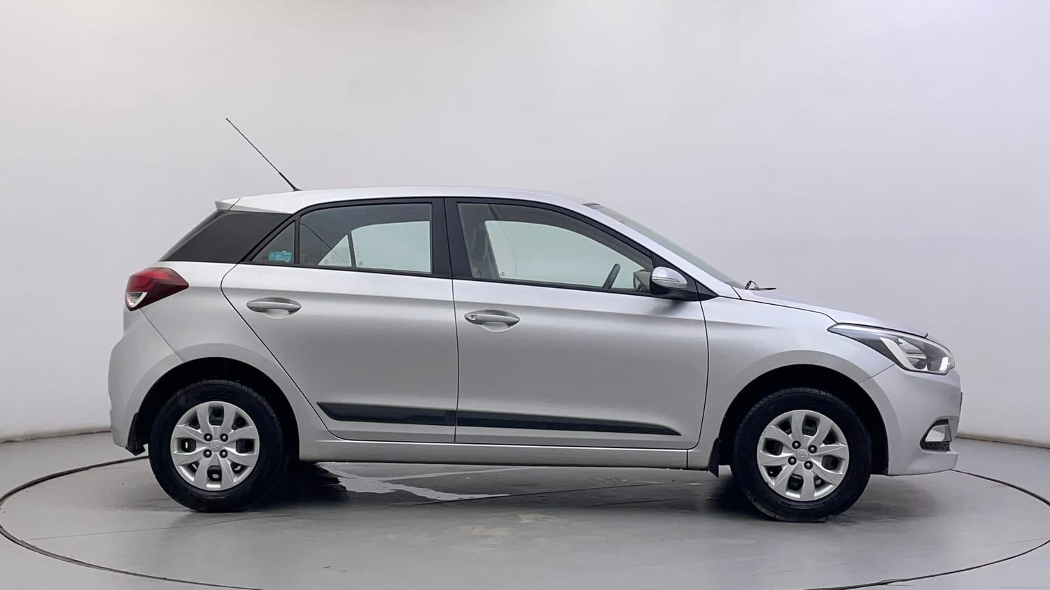 Used 2015 Hyundai Elite i20 Sportz 1.2 Petrol Manual exterior RIGHT SIDE VIEW