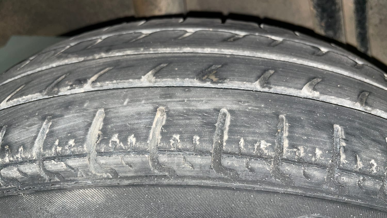 Used 2017 Renault Kwid 1.0 RXT AMT Petrol Automatic tyres RIGHT REAR TYRE TREAD VIEW