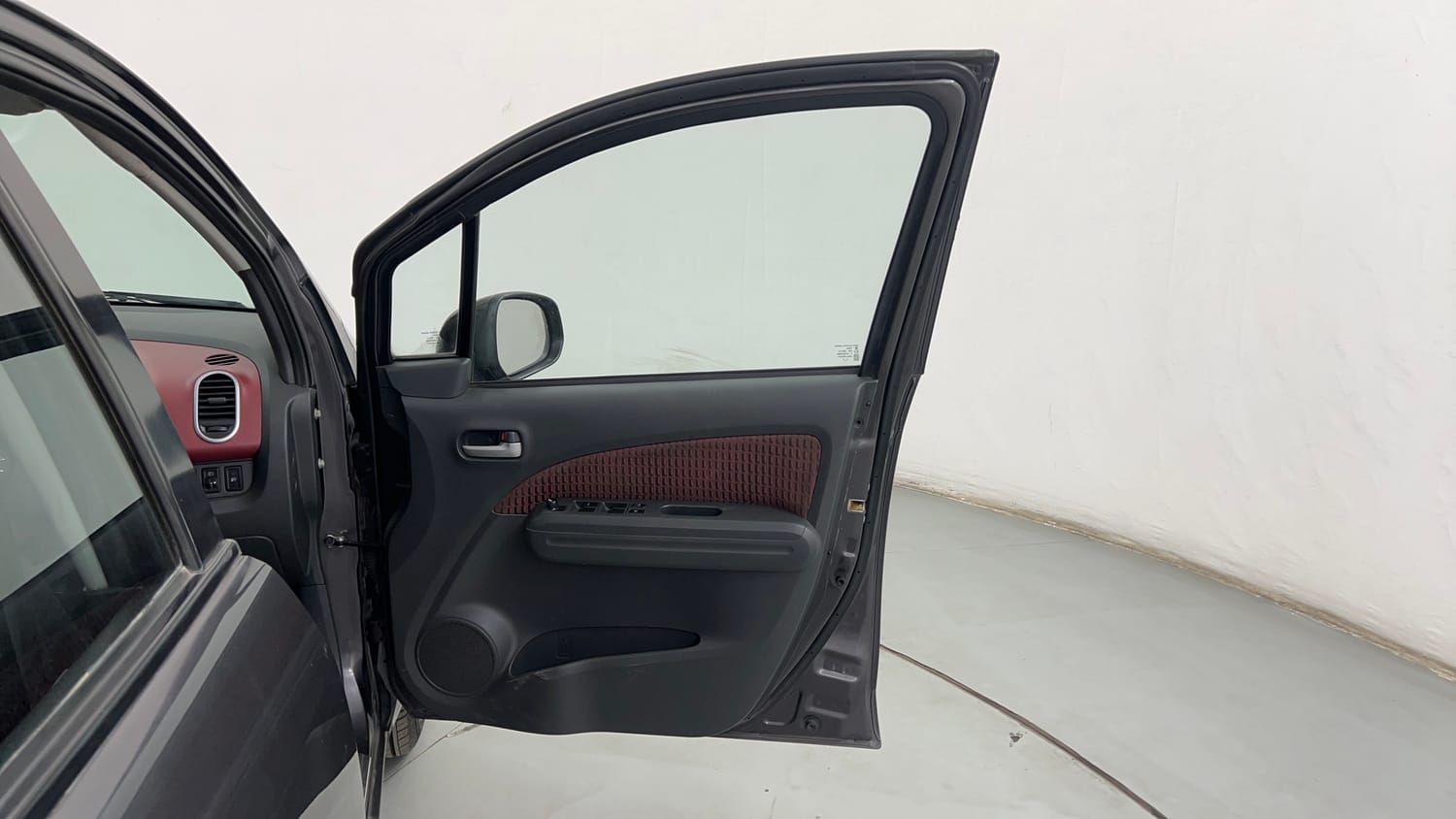 Used 2013 Maruti Suzuki Ritz Zxi BS-IV Petrol Manual interior RIGHT FRONT DOOR OPEN VIEW