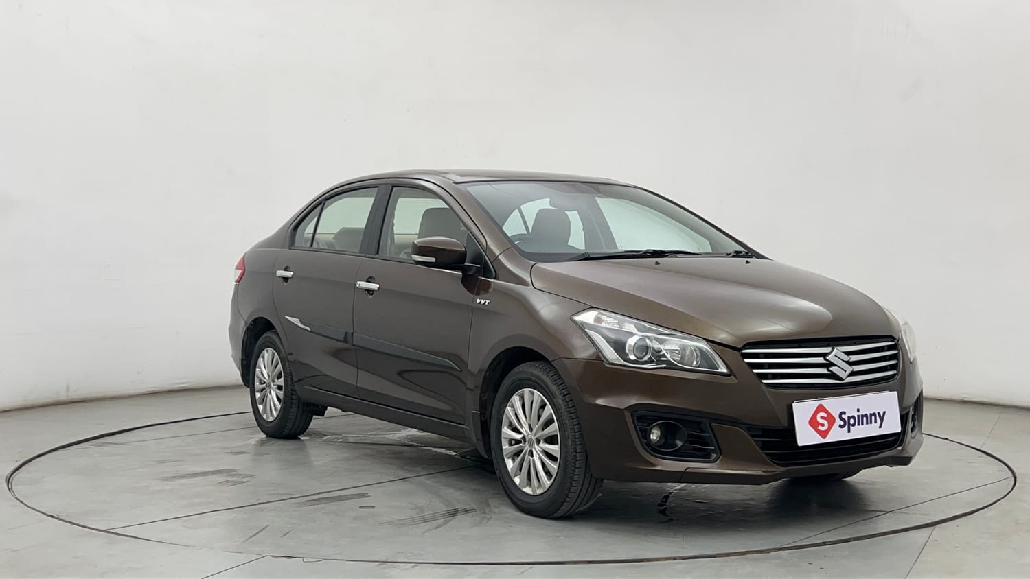 Used 2015 Maruti Suzuki Ciaz ZXi  AT Petrol Automatic exterior RIGHT FRONT CORNER VIEW