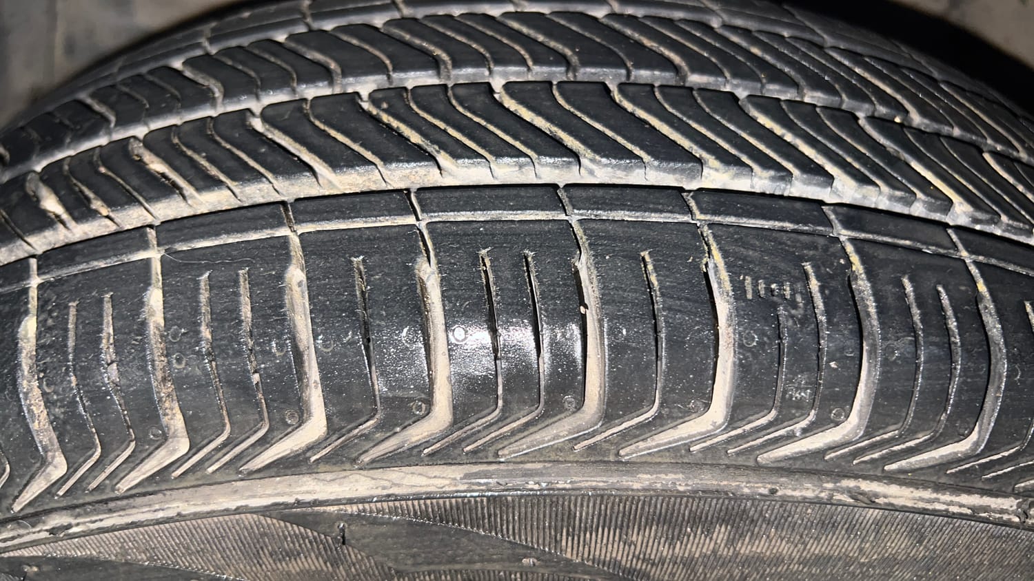 Used 2012 Maruti Suzuki Swift Dzire VXI Petrol Manual tyres LEFT FRONT TYRE TREAD VIEW