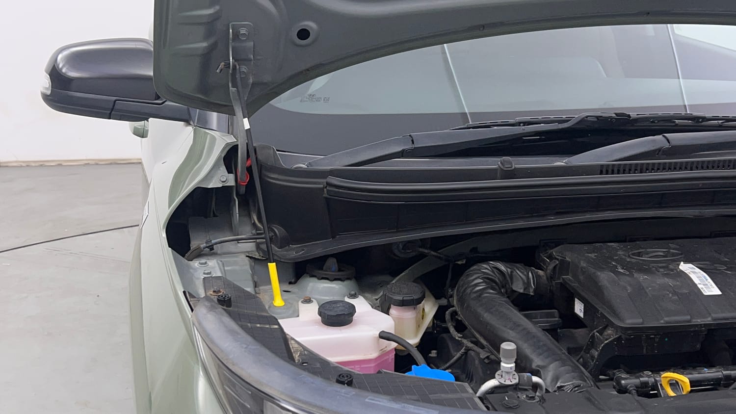 Used 2023 Hyundai Exter SX (O) Connect 1.2 AMT Petrol Automatic engine ENGINE RIGHT SIDE HINGE & APRON VIEW