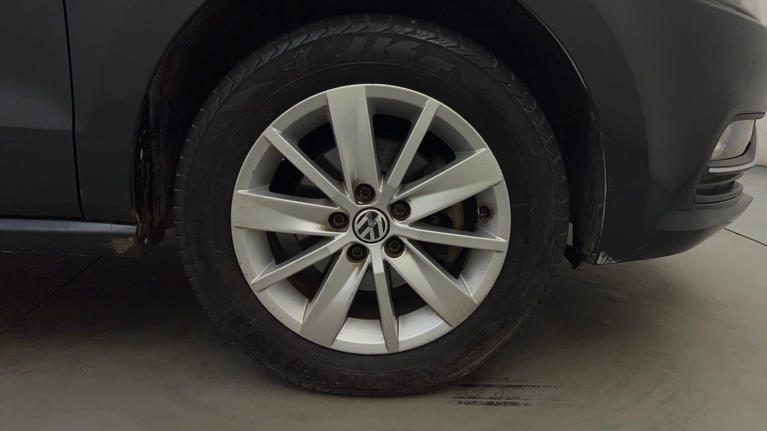 Used 2016 Volkswagen Polo Highline1.2L (P) Petrol Manual tyres RIGHT FRONT TYRE RIM VIEW