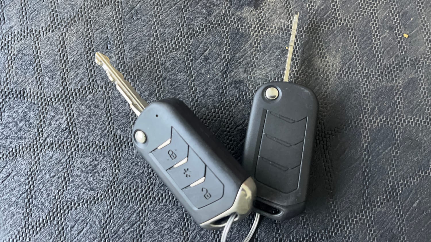 Used 2024 Mahindra Thar LX Hard Top Diesel AT 4WD Diesel Automatic extra CAR KEY VIEW