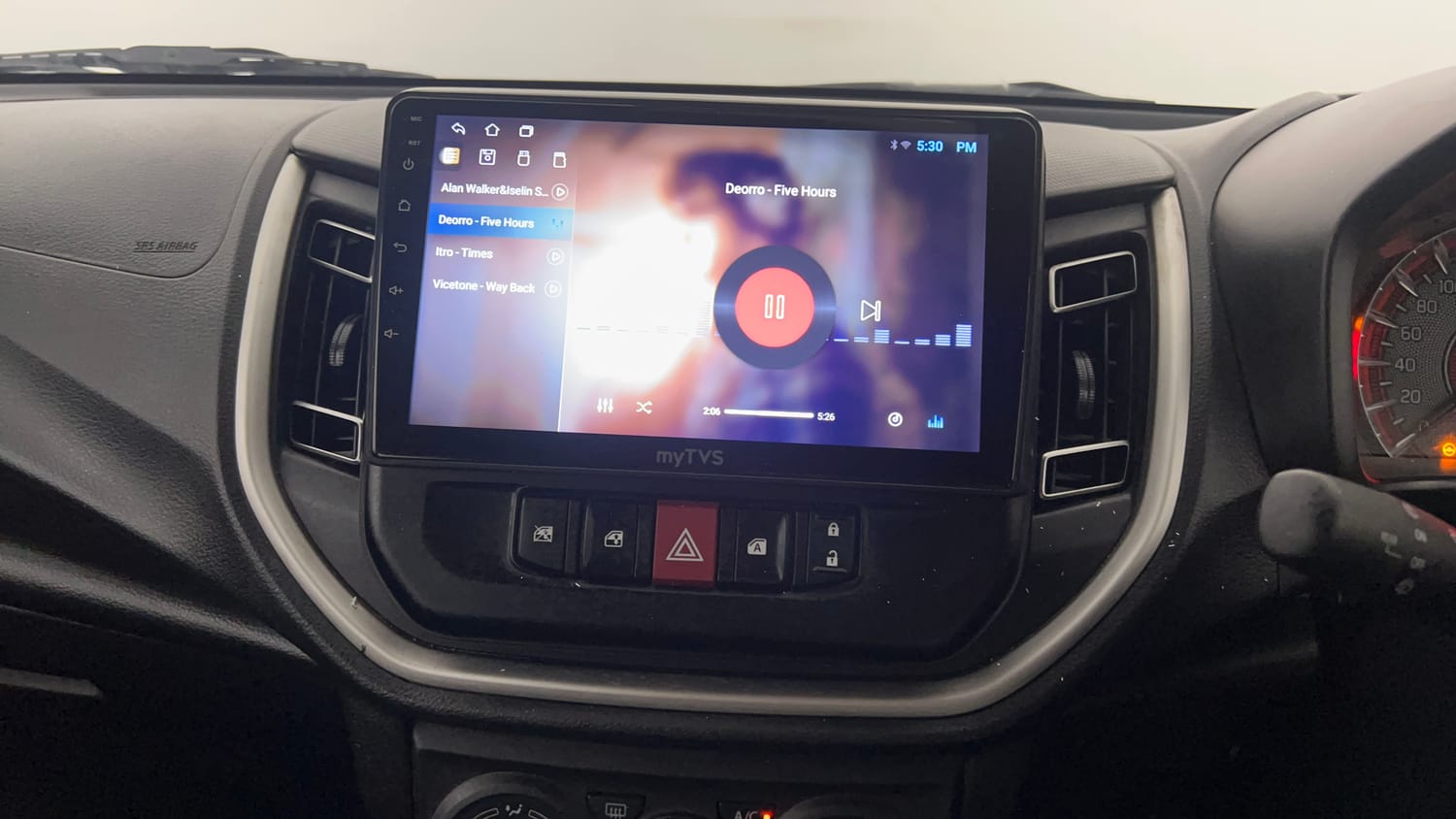 Used 2024 Maruti Suzuki Celerio ZXi Petrol Manual top_features Integrated (in-dash) music system