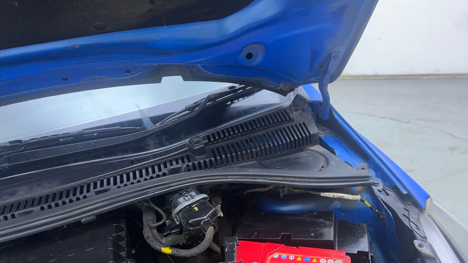 Used 2020 Tata Tiago XT Petrol Manual engine ENGINE LEFT SIDE HINGE & APRON VIEW
