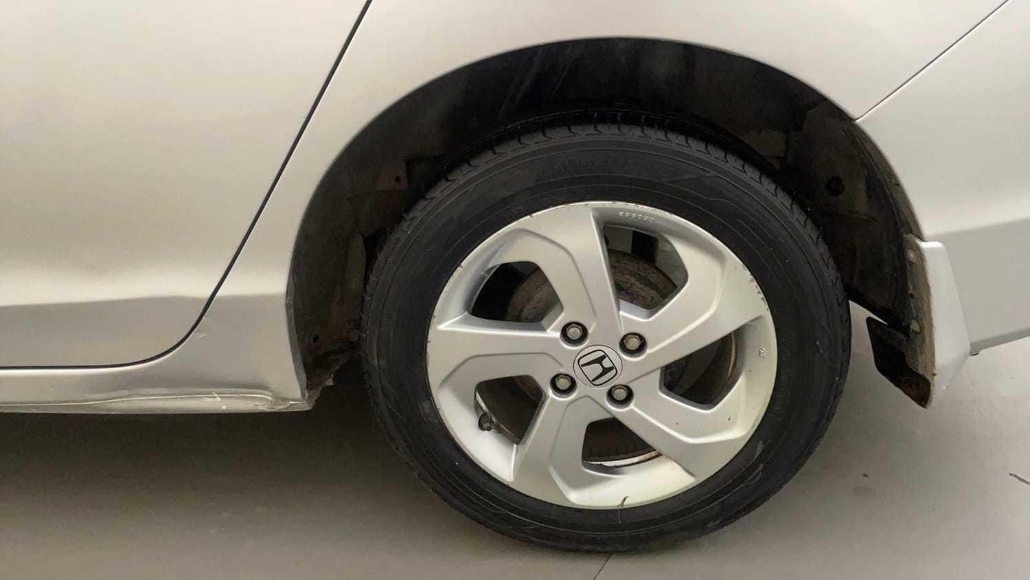 Used 2014 Honda City VX Diesel Diesel Manual tyres LEFT REAR TYRE RIM VIEW