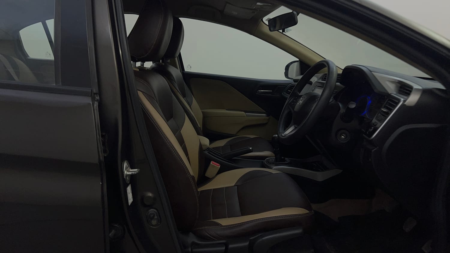 Used 2016 Honda City V Petrol Manual interior RIGHT SIDE FRONT DOOR CABIN VIEW