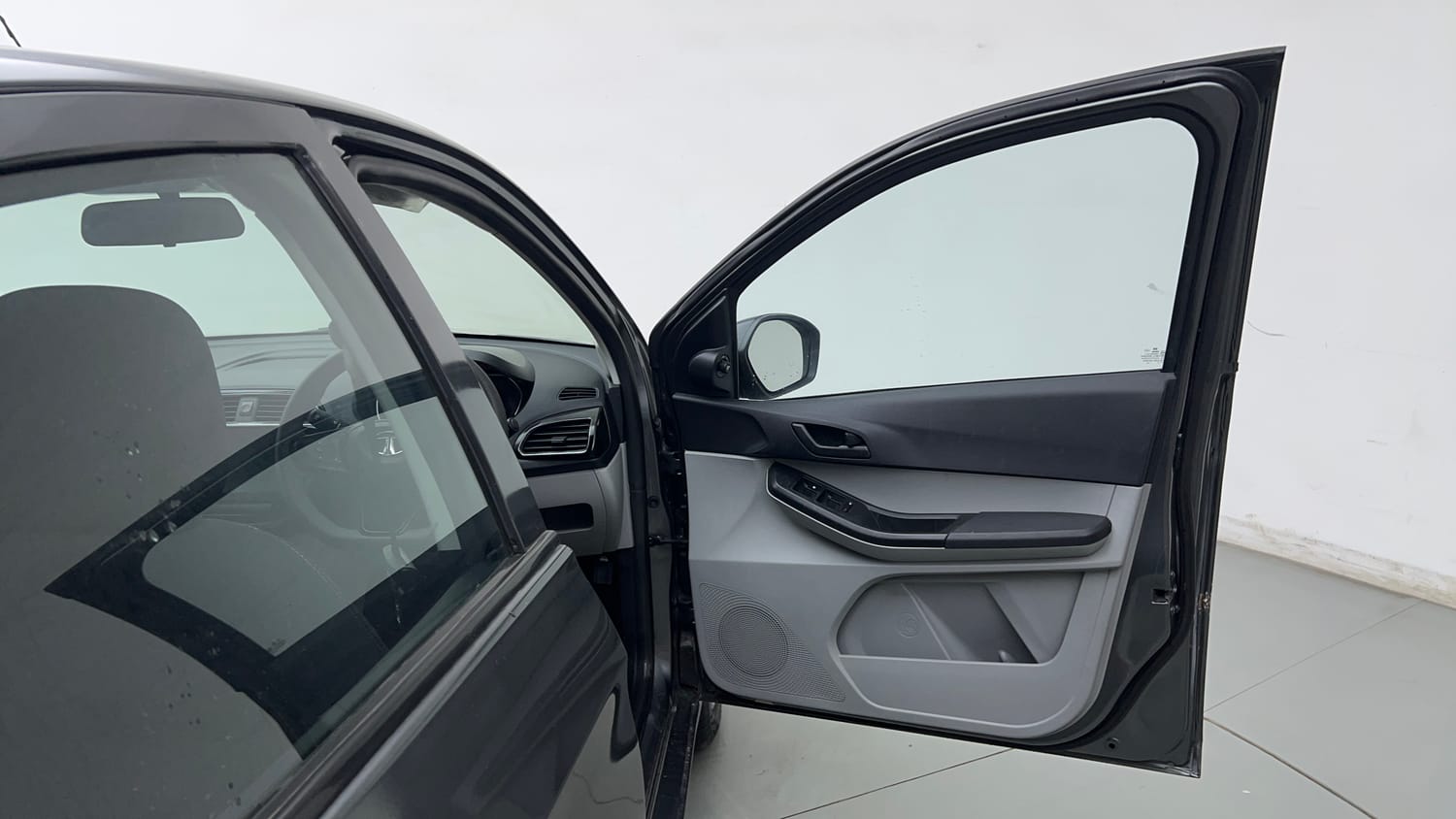 Used 2022 Tata Tiago XT Petrol Manual interior RIGHT FRONT DOOR OPEN VIEW