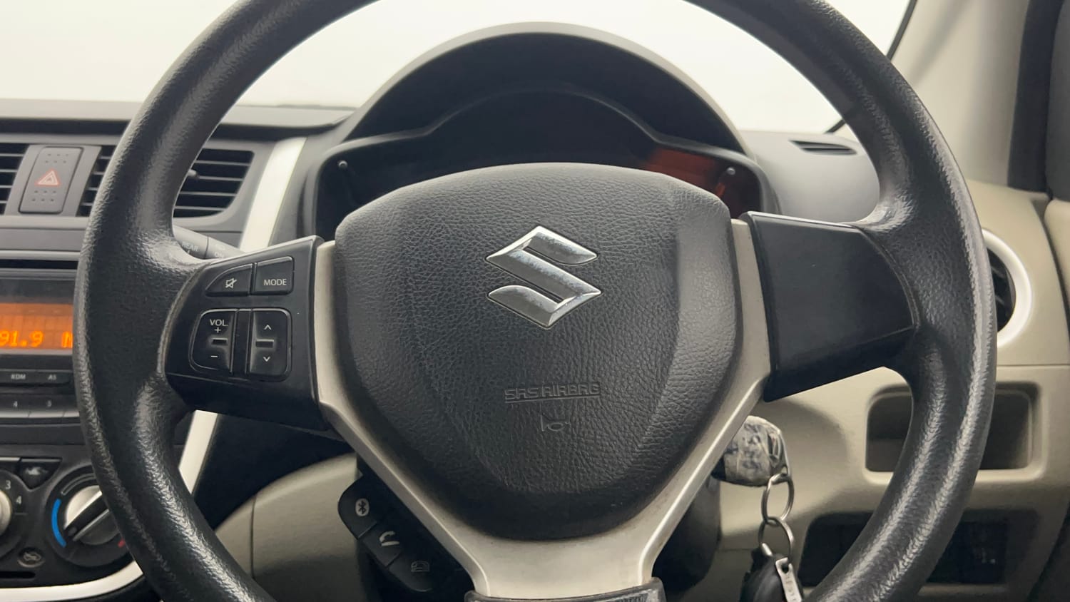 Used 2015 Maruti Suzuki Celerio ZXi Petrol Manual top_features Steering mounted controls