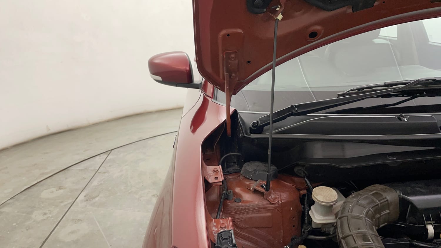 Used 2017 Maruti Suzuki Dzire VXi Petrol Manual engine ENGINE RIGHT SIDE HINGE & APRON VIEW
