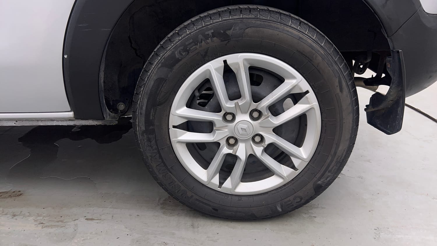 Used 2021 Renault Triber RXL Petrol Manual tyres LEFT REAR TYRE RIM VIEW