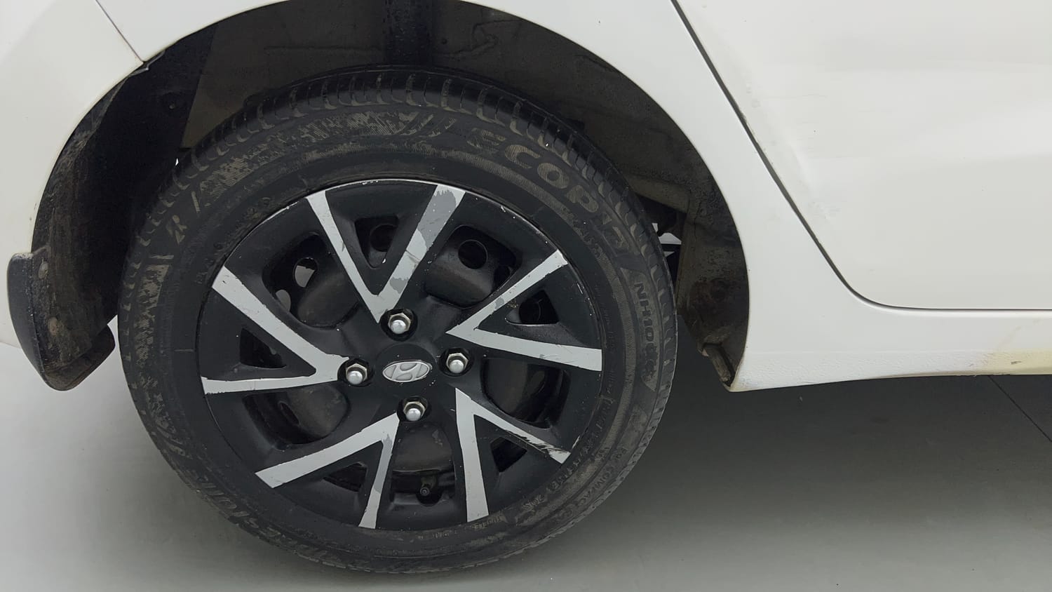 Used 2018 Hyundai Grand i10 Magna 1.2 Kappa VTVT Petrol Manual tyres RIGHT REAR TYRE RIM VIEW