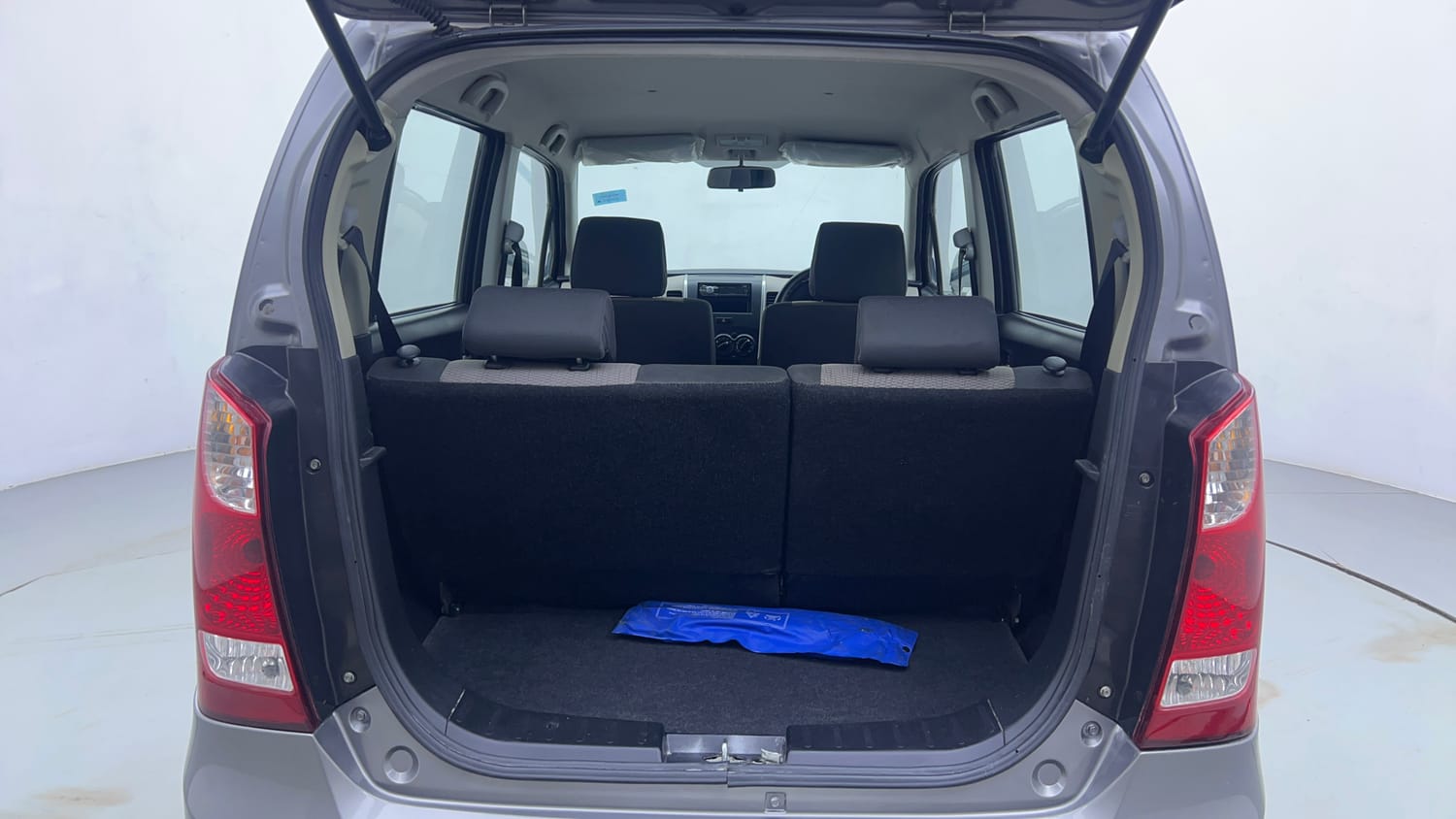 Used 2014 Maruti Suzuki Wagon R LXI Petrol Manual interior DICKY INSIDE VIEW