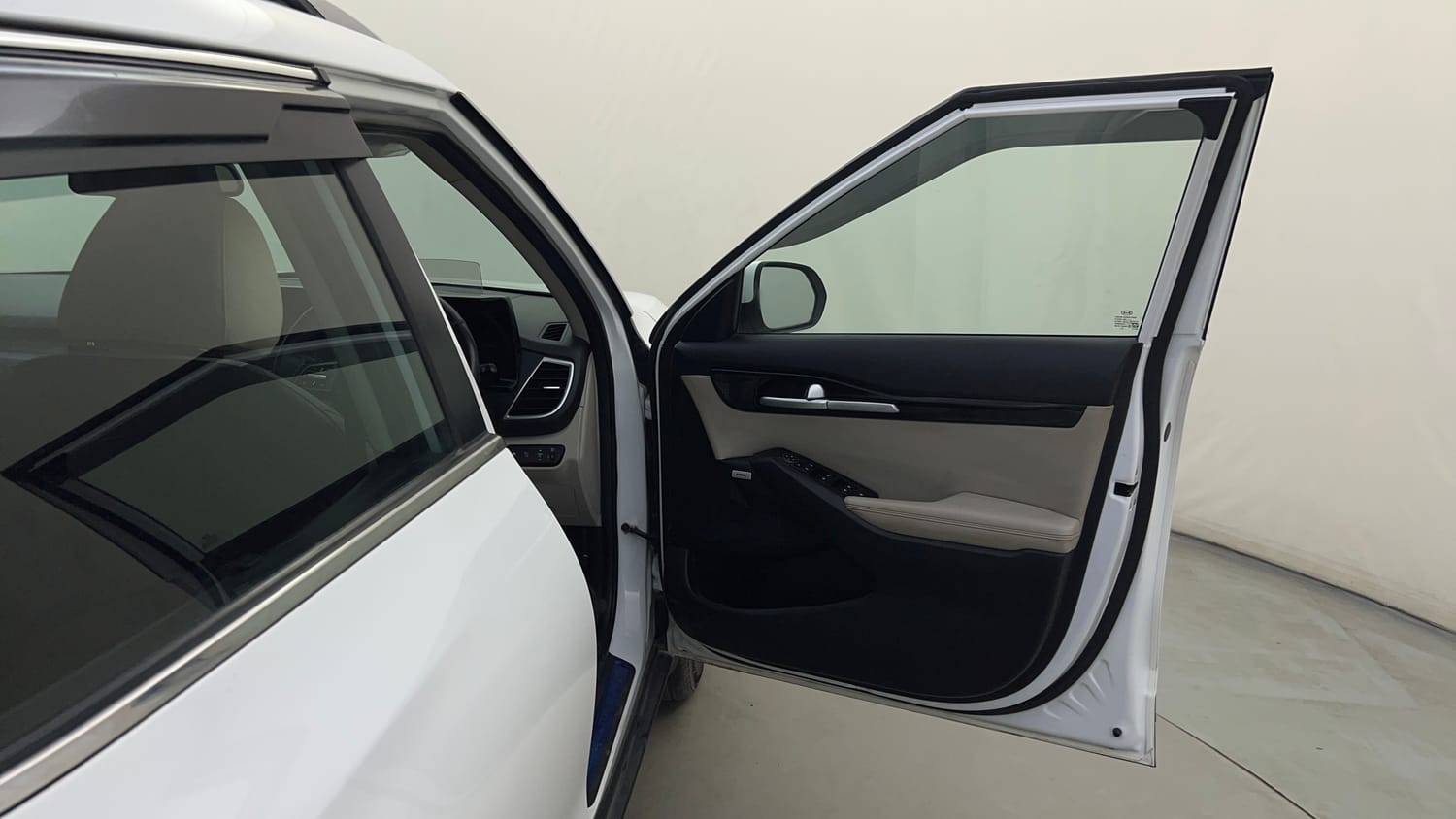 Used 2020 kia Seltos GTX Plus DCT 1.4 Petrol Automatic interior RIGHT FRONT DOOR OPEN VIEW