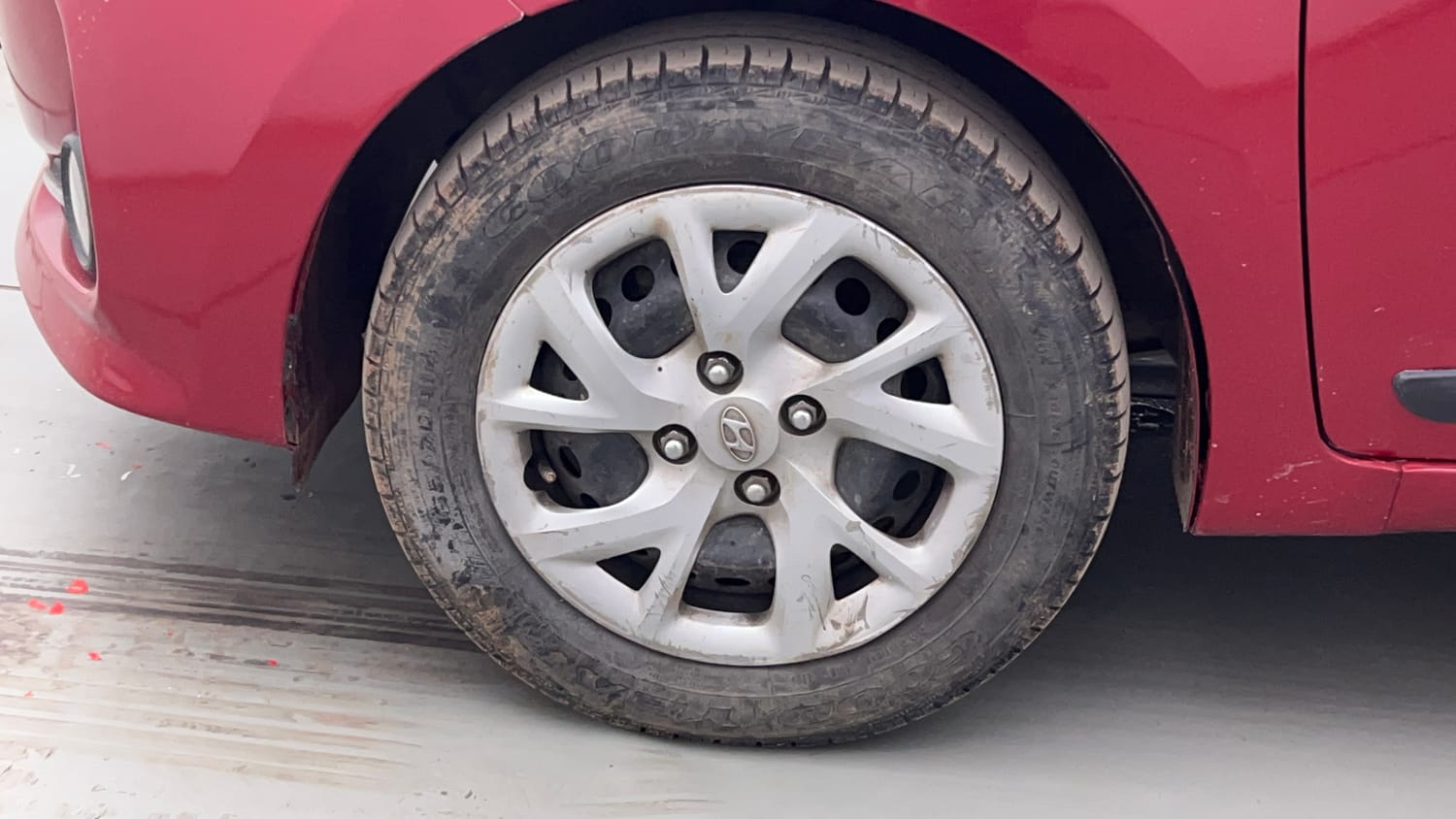 Used 2017 Hyundai Grand i10 Sportz 1.2 Kappa VTVT Petrol Manual tyres LEFT FRONT TYRE RIM VIEW