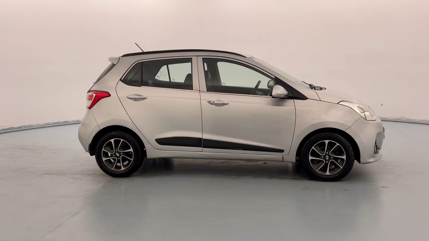 Used 2018 Hyundai Grand i10 Asta U2 1.2 CRDi Diesel Manual exterior RIGHT SIDE VIEW