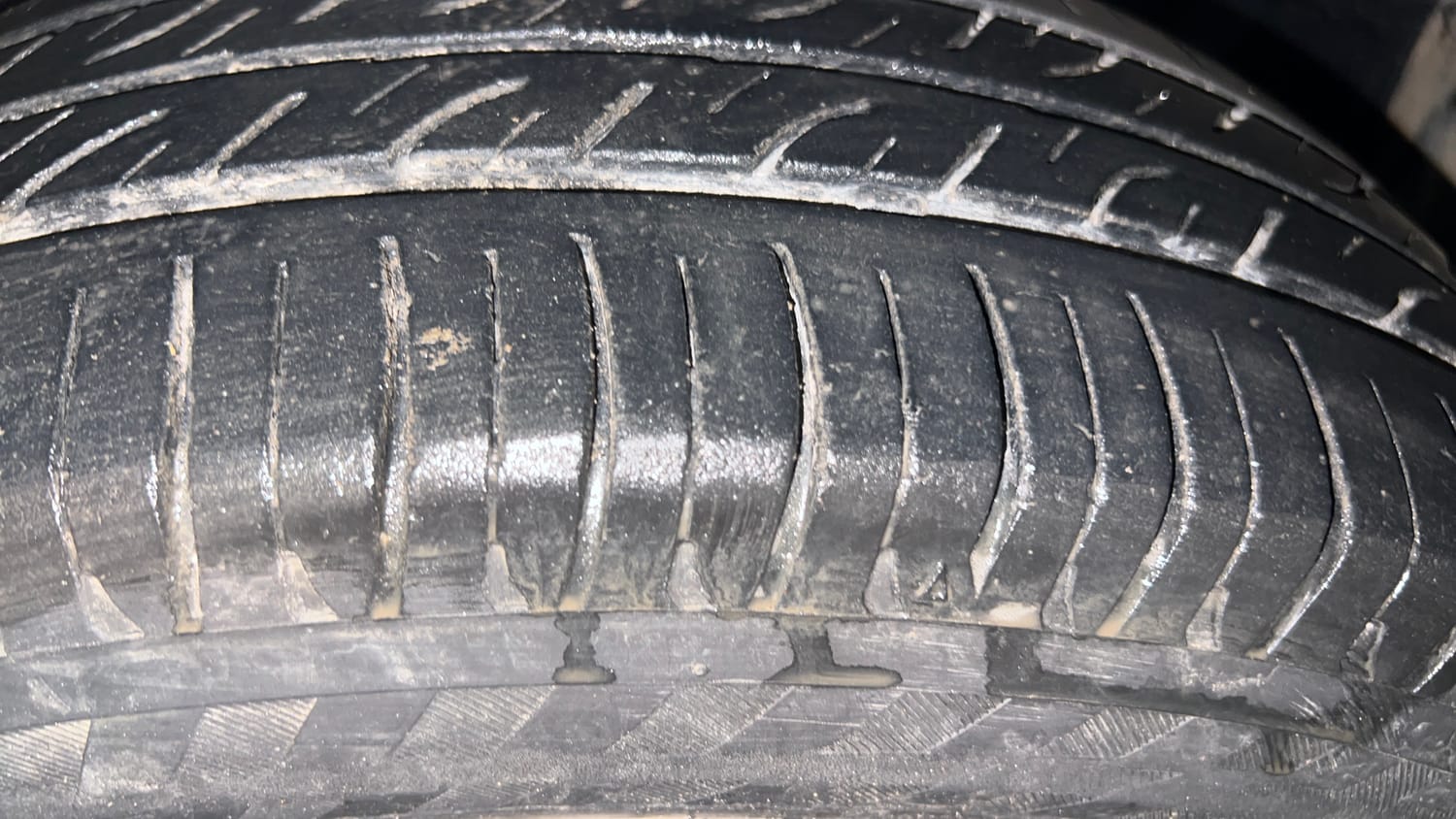 Used 2016 Honda City V Petrol Manual tyres RIGHT FRONT TYRE TREAD VIEW