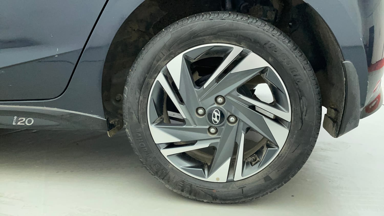 Used 2023 Hyundai i20 Asta (O) 1.0 Turbo DCT Petrol Automatic tyres LEFT REAR TYRE RIM VIEW