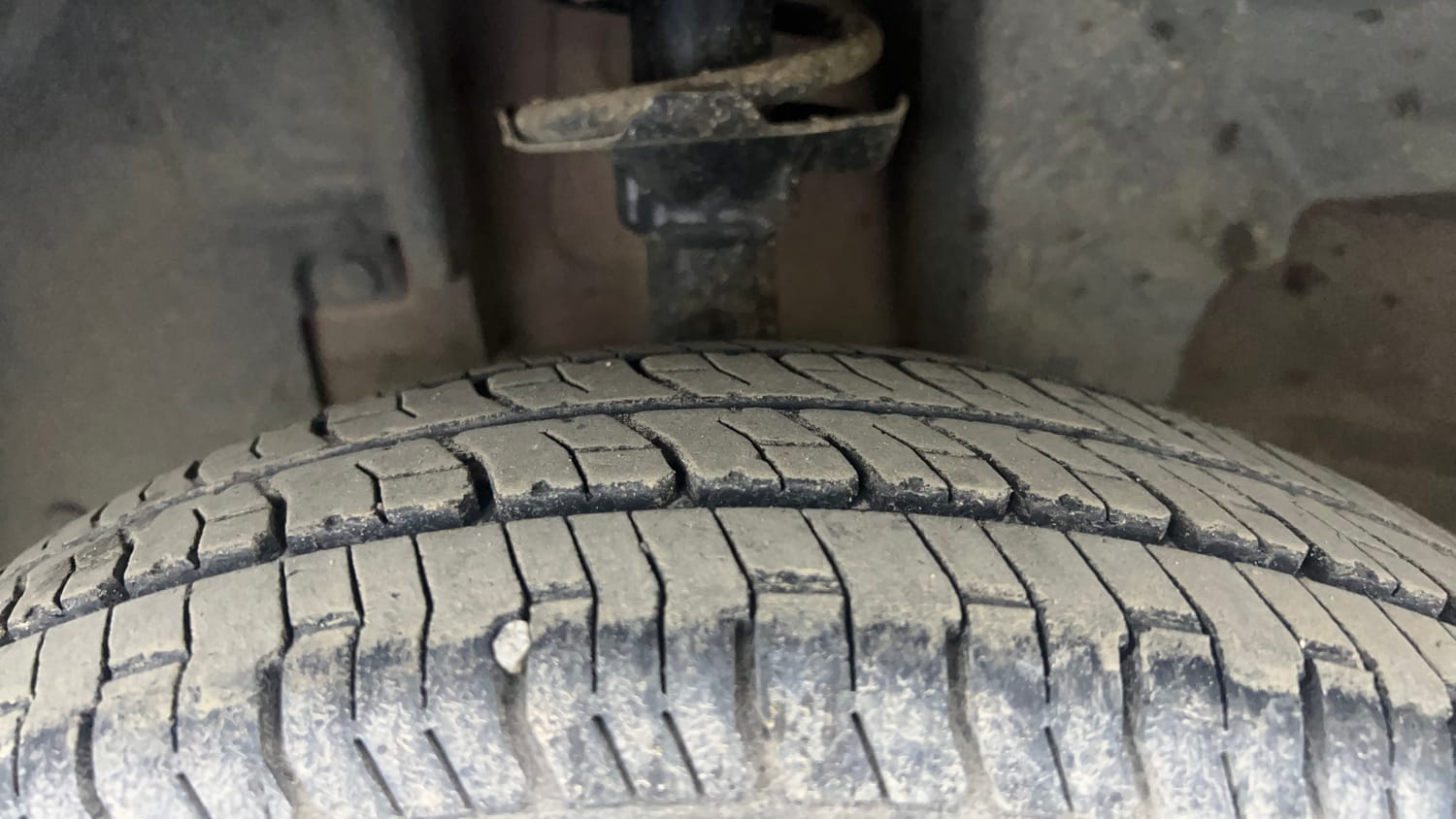 Used 2017 Renault Kwid 1.0 RXT AMT Opt Petrol Automatic tyres LEFT FRONT TYRE TREAD VIEW