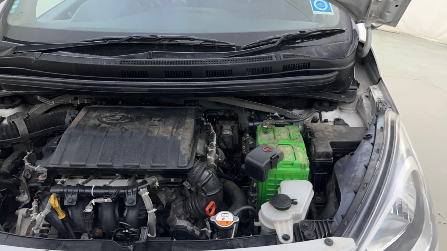 Used 2014 Hyundai Xcent SX AT 1.2 (O) Petrol Automatic engine ENGINE LEFT SIDE HINGE & APRON VIEW