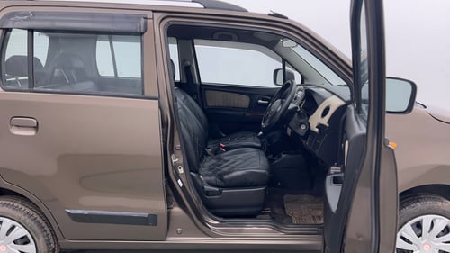 Used 2017 Maruti Suzuki Wagon R VXI Petrol Manual interior RIGHT SIDE FRONT DOOR CABIN VIEW