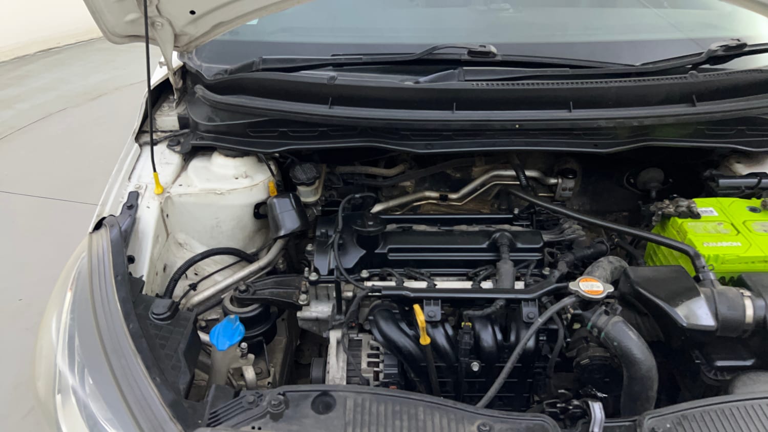 Used 2012 Hyundai i20 Era 1.2 Petrol Manual engine ENGINE RIGHT SIDE HINGE & APRON VIEW