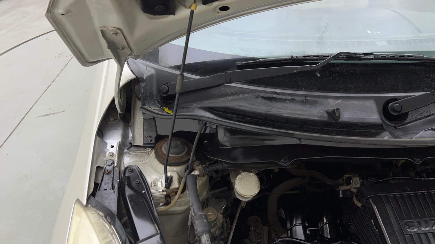 Used 2013 Maruti Suzuki Swift Dzire VXI Petrol Manual engine ENGINE RIGHT SIDE HINGE & APRON VIEW