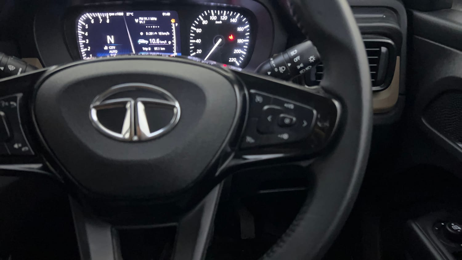 Used 2022 Tata Punch Kaziranga Creative AMT Petrol Automatic top_features Cruise control