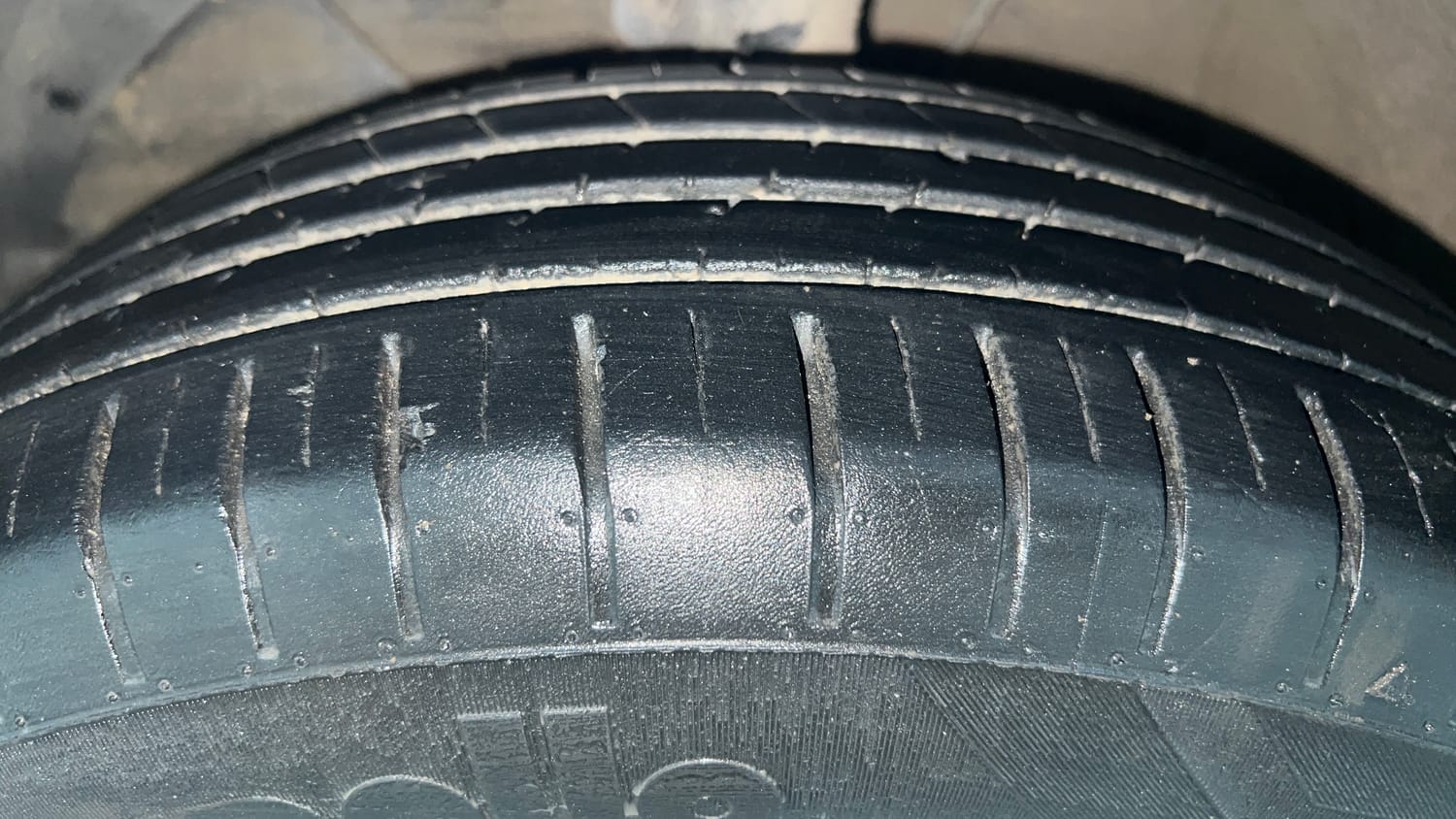 Used 2023 Toyota Glanza E Petrol Manual tyres LEFT FRONT TYRE TREAD VIEW