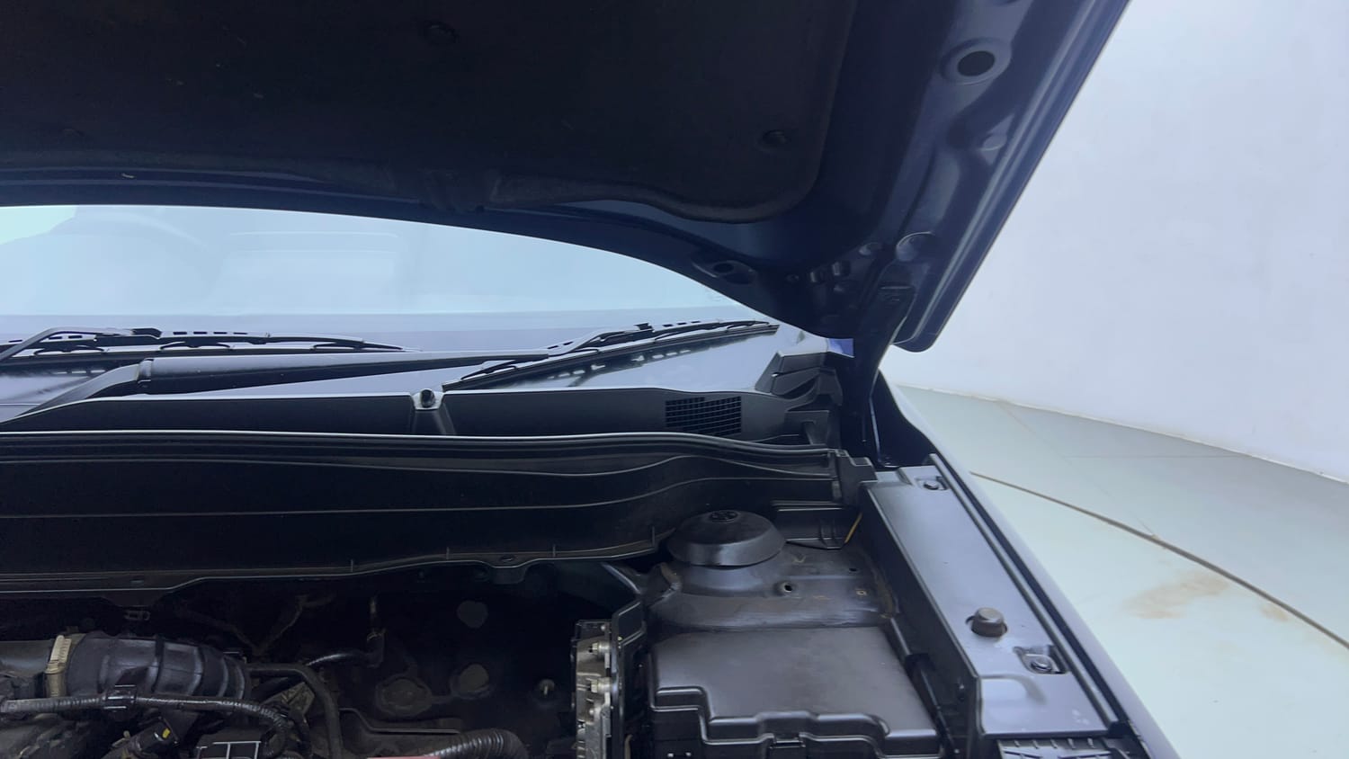 Used 2023 Maruti Suzuki Grand Vitara Alpha Smart Hybrid Petrol Manual engine ENGINE LEFT SIDE HINGE & APRON VIEW