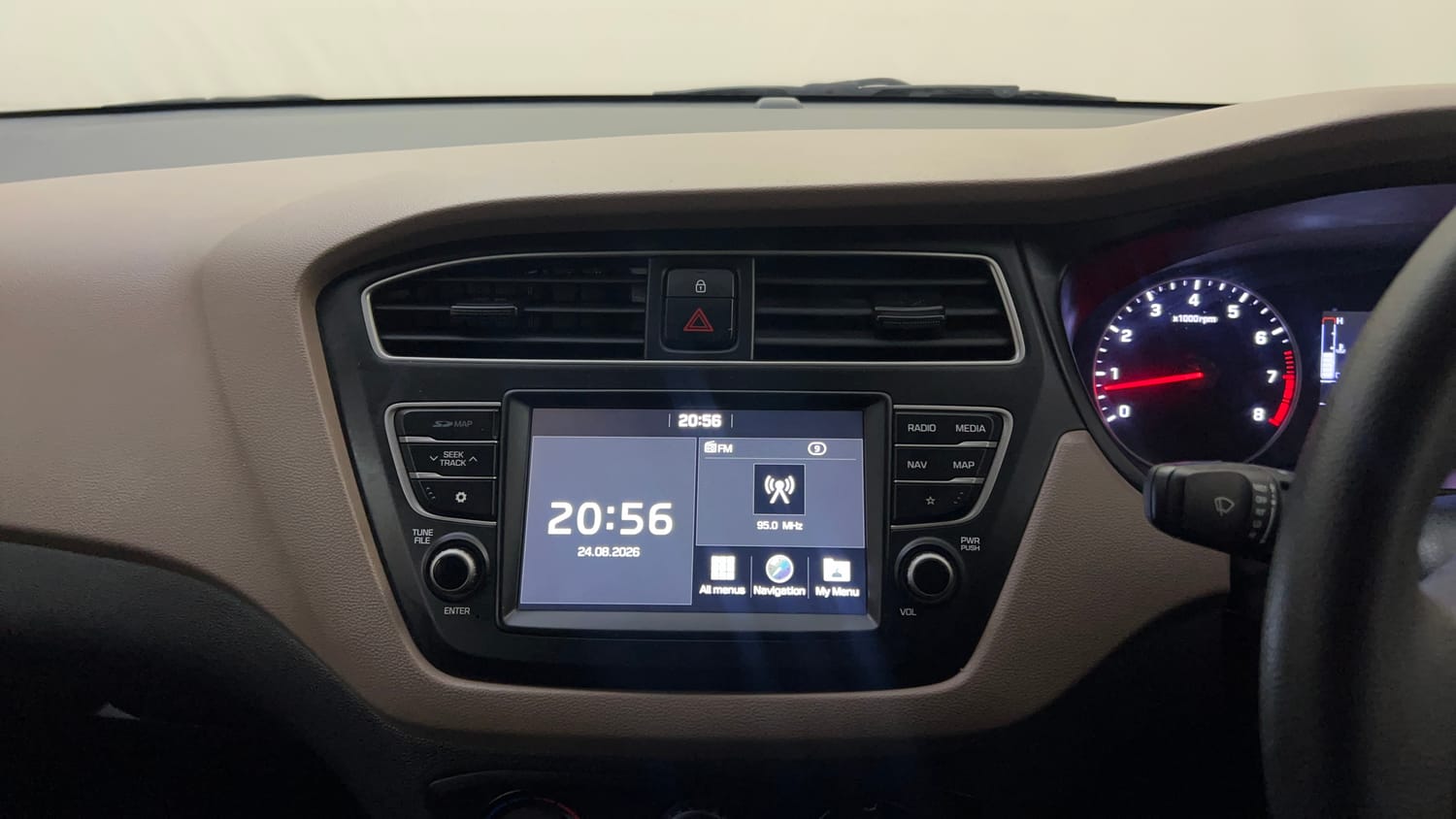 Used 2019 Hyundai Elite i20 Sportz Plus 1.2 Petrol Manual top_features Touch screen infotainment system