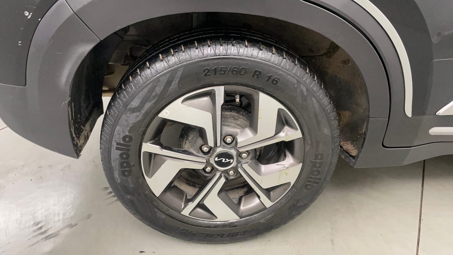 Used 2023 Kia Sonet HTX 1.0 iMT Petrol Manual tyres RIGHT REAR TYRE RIM VIEW