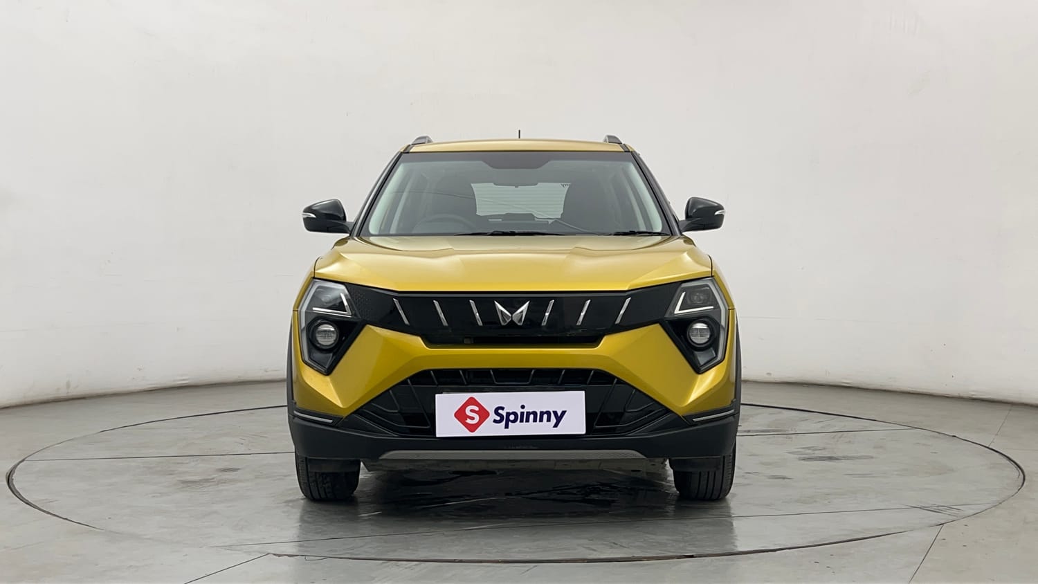 Used 2024 Mahindra XUV 3XO AX5 1.5 Diesel Autoshift Plus Diesel Automatic exterior FRONT VIEW