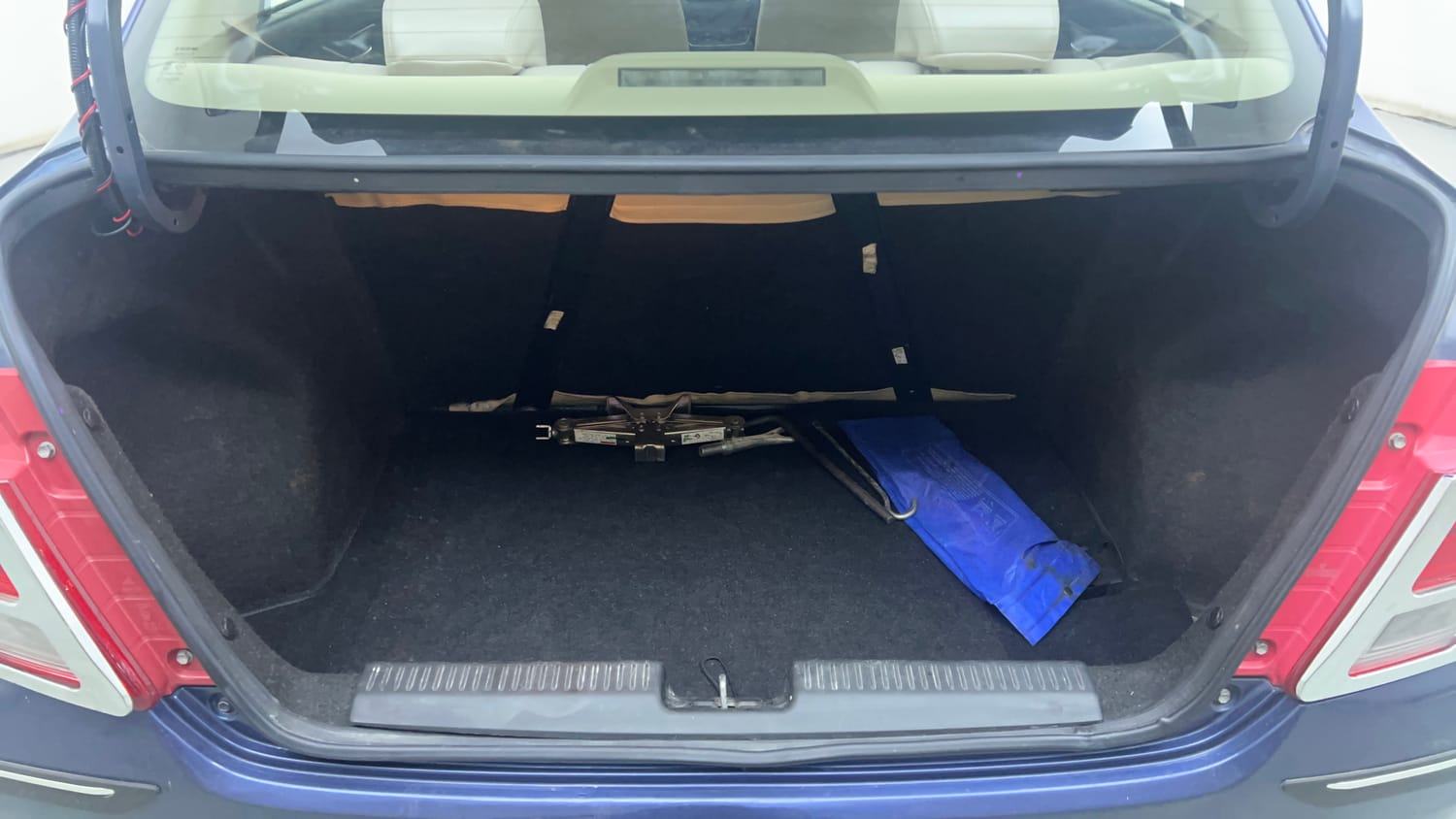 Used 2018 Maruti Suzuki Dzire ZXi AMT Petrol Automatic interior DICKY INSIDE VIEW