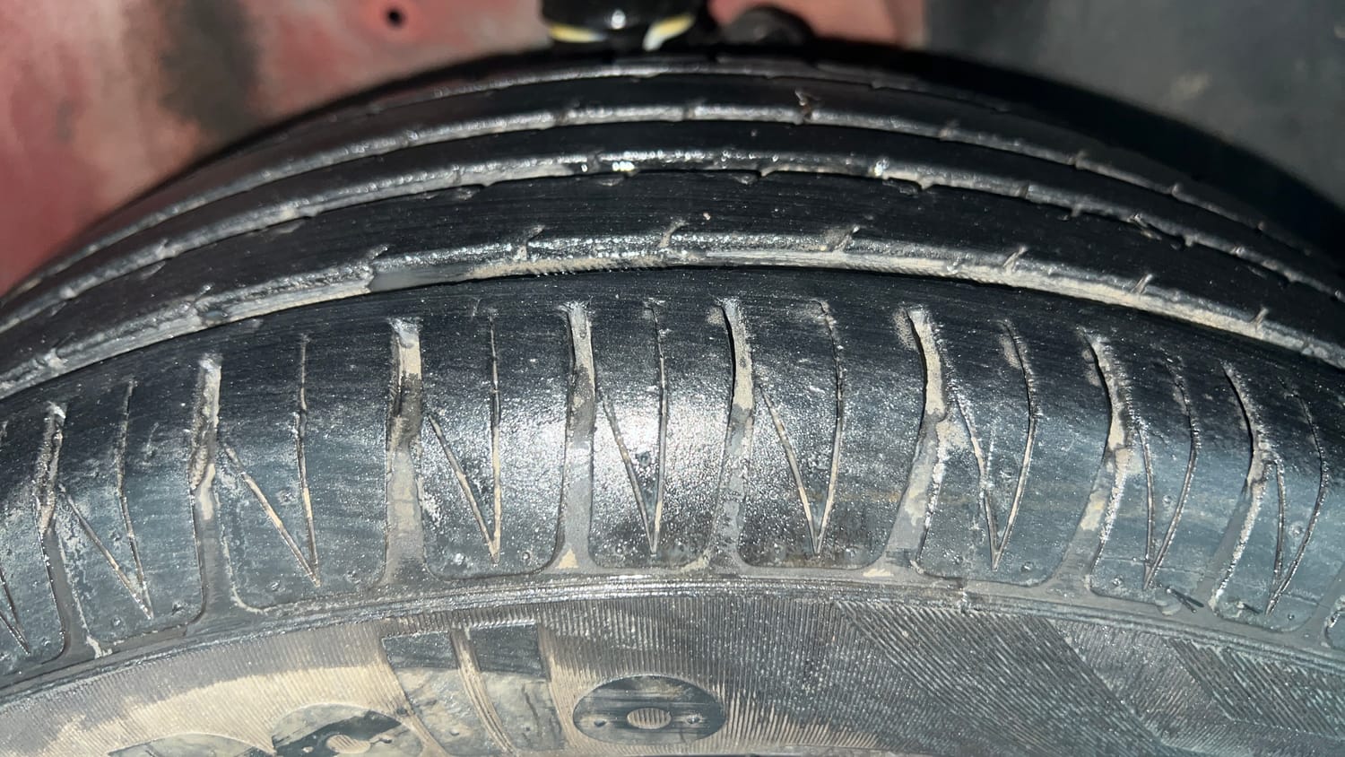 Used 2017 Maruti Suzuki Ignis Zeta 1.2 AMT Petrol Automatic tyres RIGHT FRONT TYRE TREAD VIEW