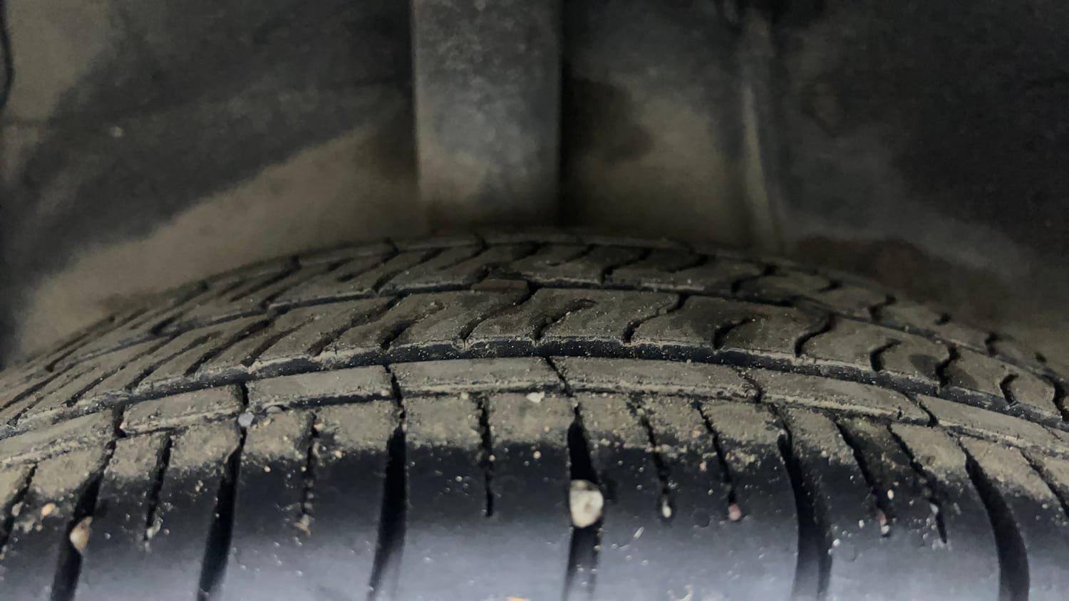Used 2025 Hyundai Aura SX Plus 1.2 AMT Petrol Petrol Automatic tyres RIGHT REAR TYRE TREAD VIEW
