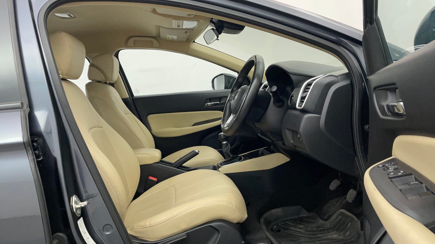 Used 2024 Honda City V Petrol MT Petrol Manual interior RIGHT SIDE FRONT DOOR CABIN VIEW