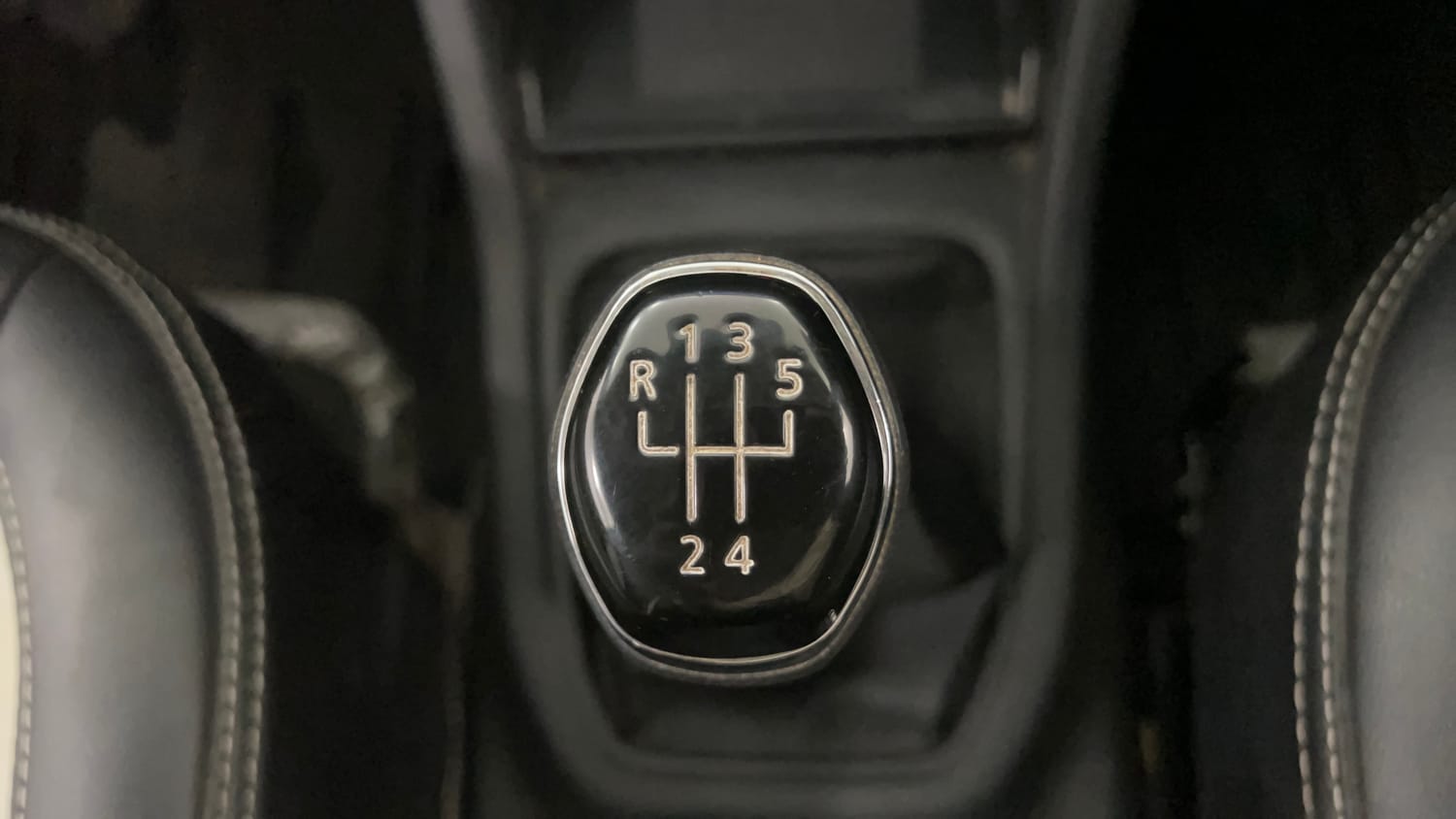 Used 2024 Renault Triber RXZ Petrol Manual interior GEAR  KNOB VIEW