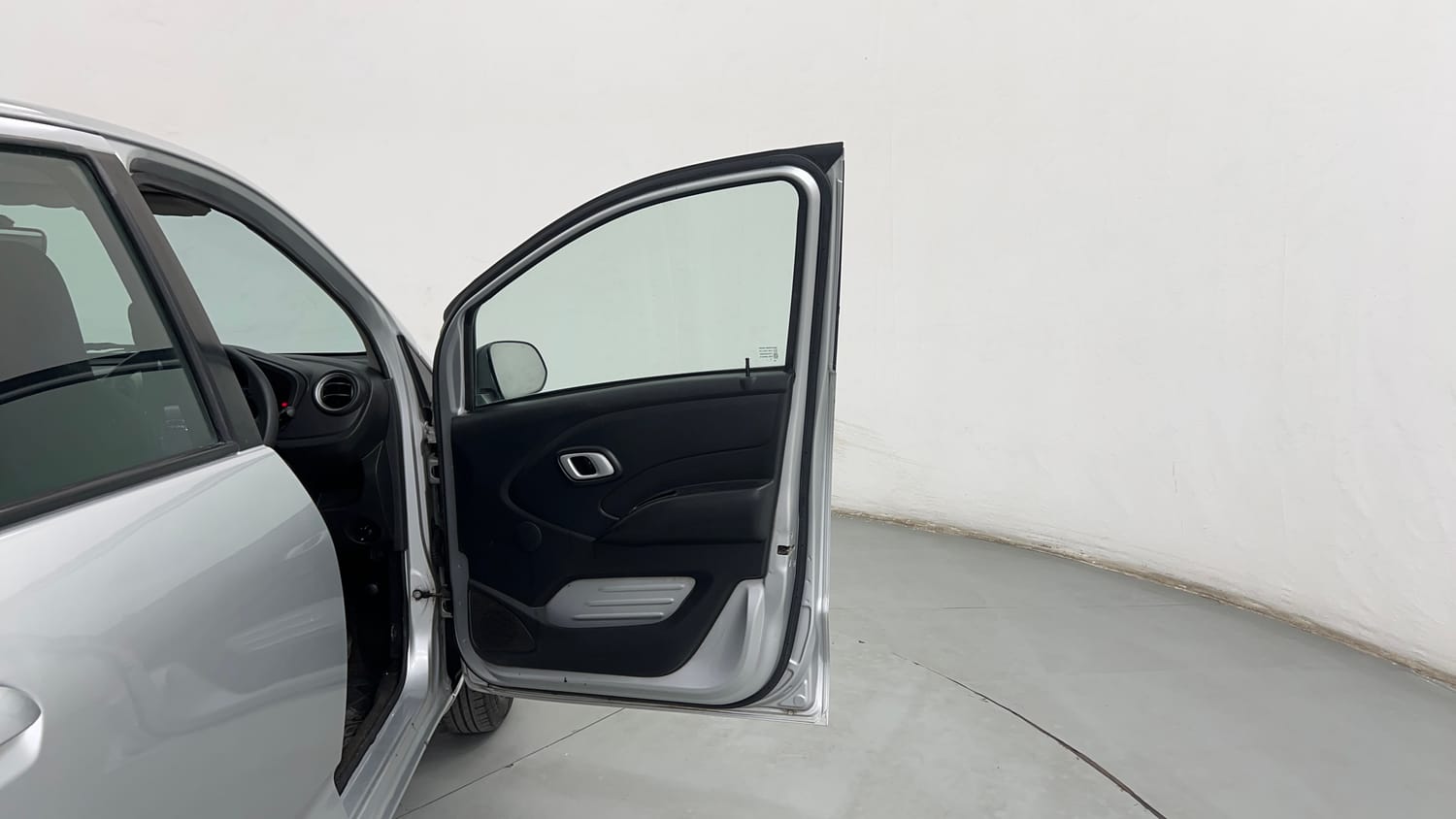 Used 2018 Datsun Redi-GO S Petrol Manual interior RIGHT FRONT DOOR OPEN VIEW