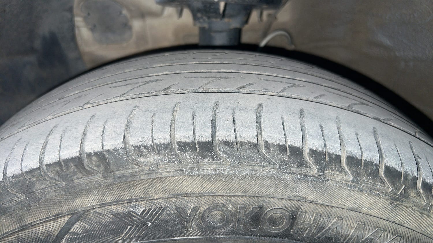 Used 2018 Hyundai Elite i20 Magna Executive 1.2 Petrol Manual tyres LEFT FRONT TYRE TREAD VIEW